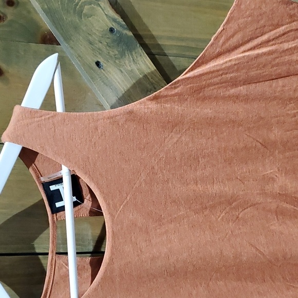 TANK TOP NEW H BY BORDEAUX RUST ORANGE  SIZE MEDIUM NWT BOHO CHIC CITY GIRL - Picture 2 of 7